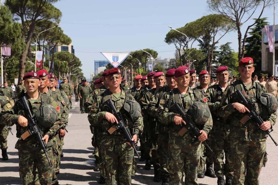 Prodhimi i uniformave ushtarake Made in Albania, firmoset marrëveshja